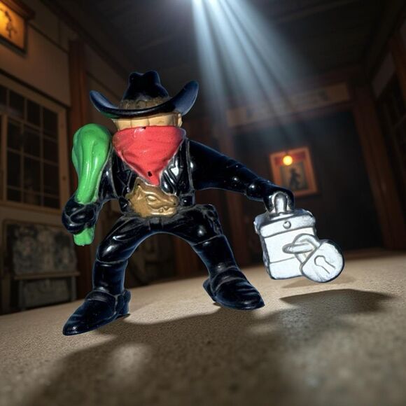 1996 Fisher-Price Great Adventures Outlaw Cowboy Figure Green Bag Locked Box A20 - Picture 1 of 5